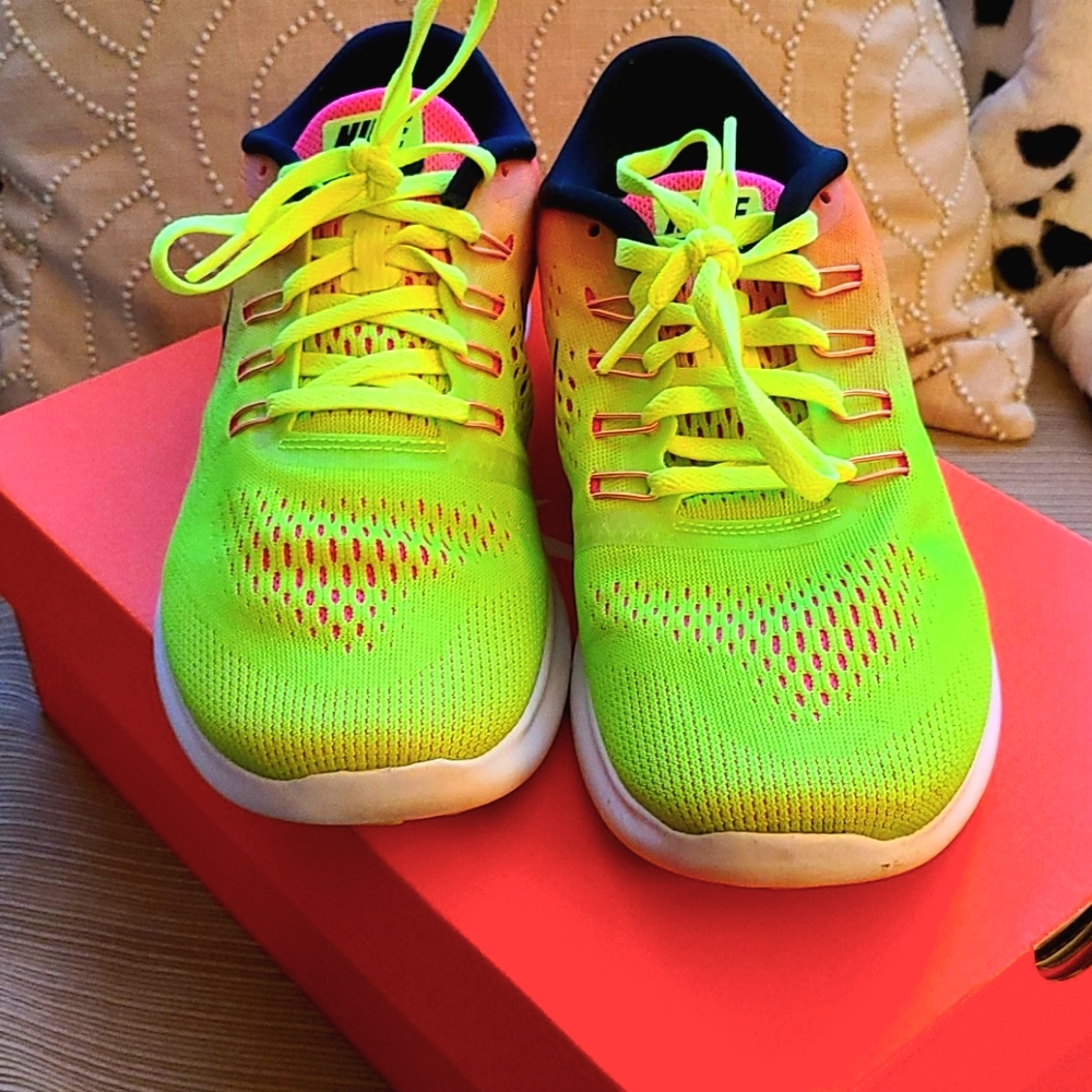 Nike FREE RN shoes